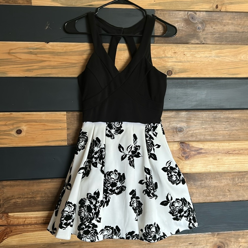 Juniors dress, black and white